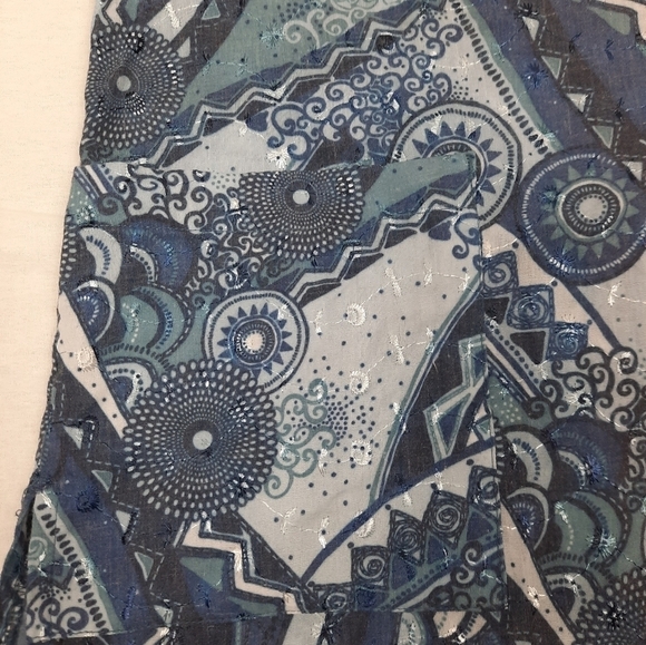 Elan‎ by Barco Anstract Medical Scrub Top Embroidered Eyelet Size XS Women's - Picture 8 of 8